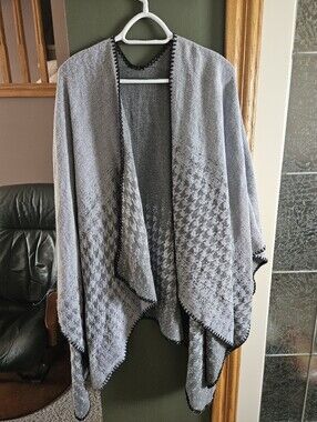 Women's Gray Patterned Knit Shawl with Black Trim